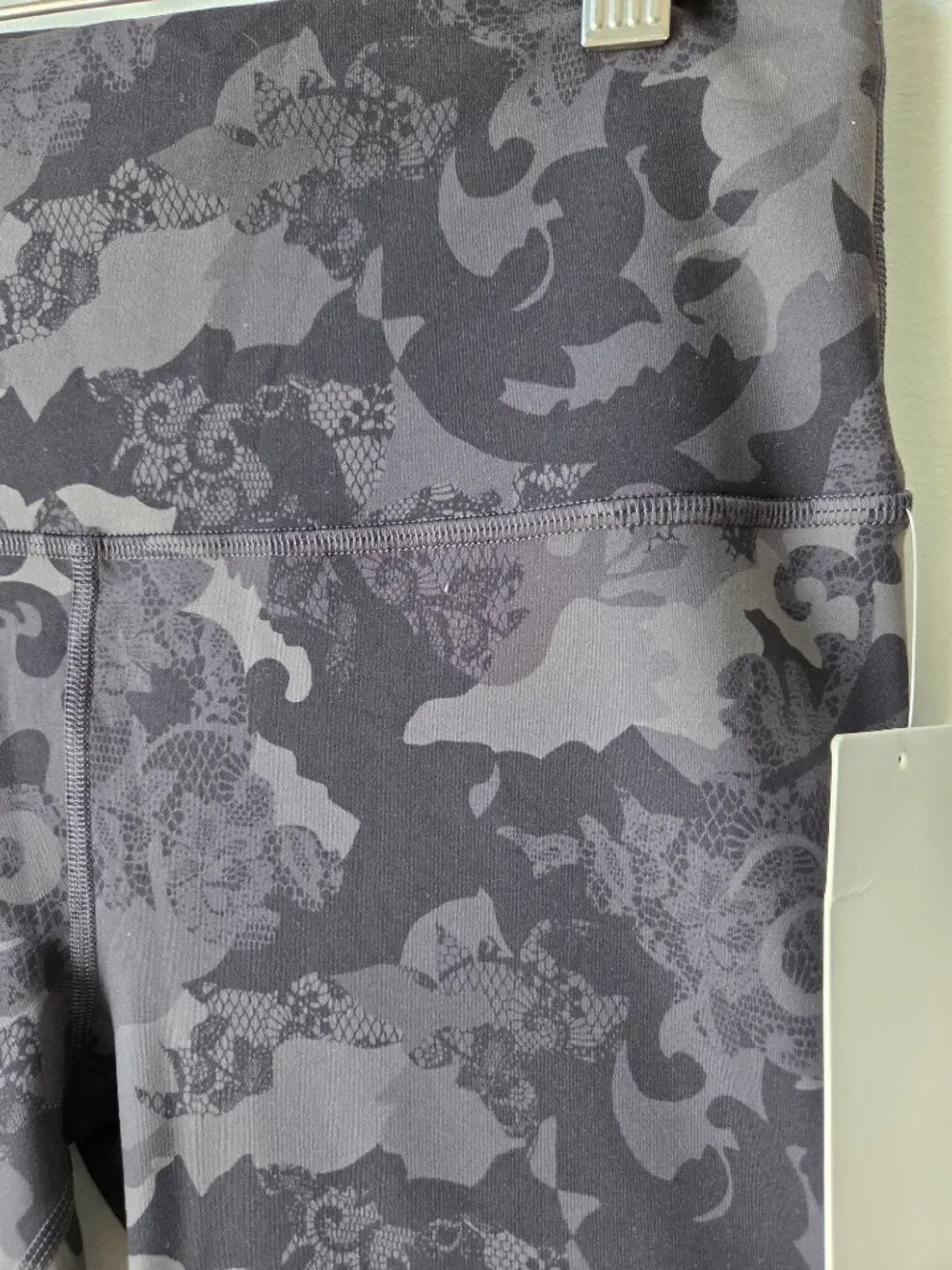 NWT LULULEMON WUNDER TRAIN PRINTED LEGGING HI RISE TIGHT 28